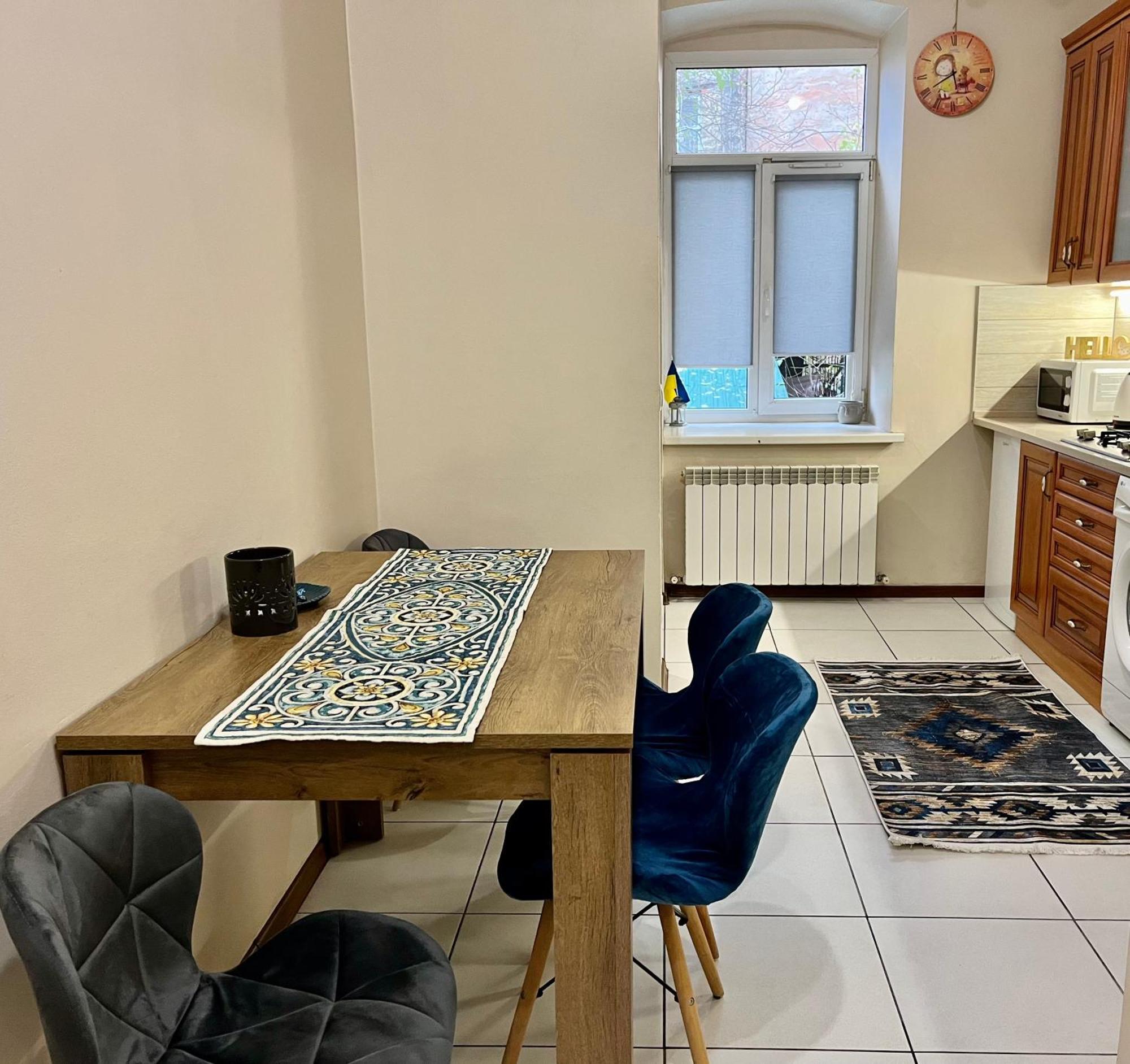 Old City Apartment With Parking 리비프 외부 사진